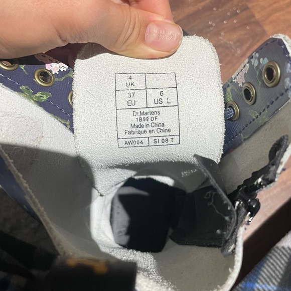 Dr. Martens flowers boots, women’s size 6 US flower print. Original. - Picture 7 of 11